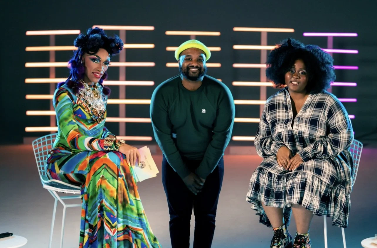 The Vixen hosting a session with two guests on the neon set